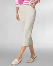 Dennisport Button-Hem Capris