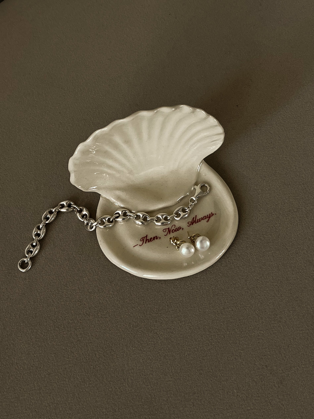 Kinn Ceramic Catchall Shell