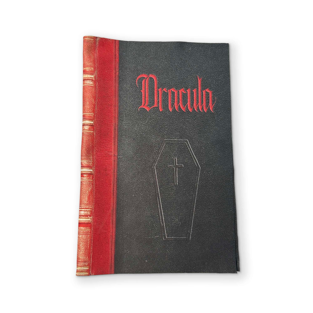 DRACULA - A BOOK YOU CAN CLEAN YOUR GLASSES WITH