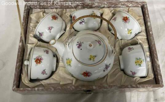 White/multicolor Floral Tea Set In Case