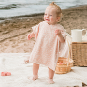 Poncho de plage rose à imprimés floraux