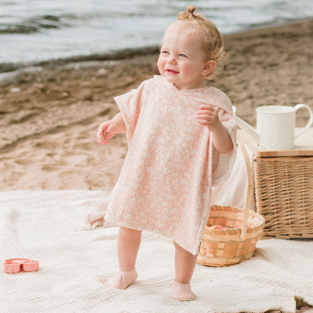Poncho de plage rose à imprimés floraux