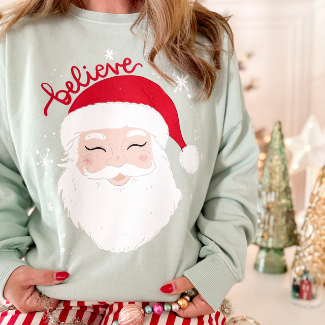 SANTA BELIEVE • women's pullover MISTLETOE