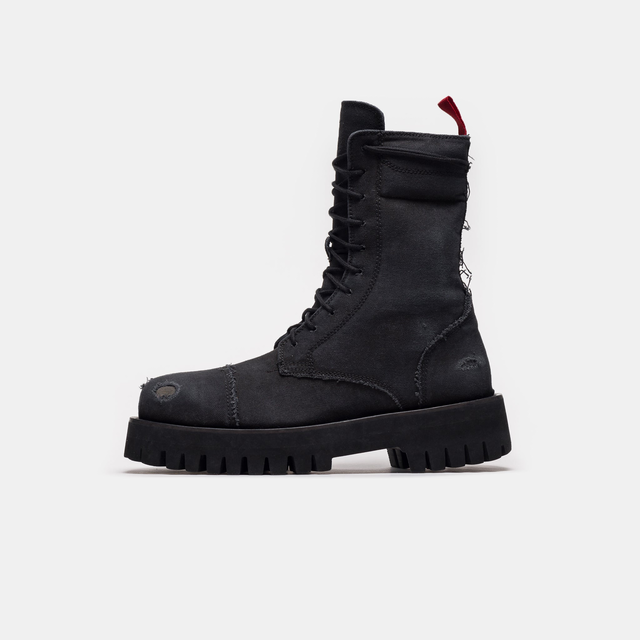 X Boot in Distressed Black