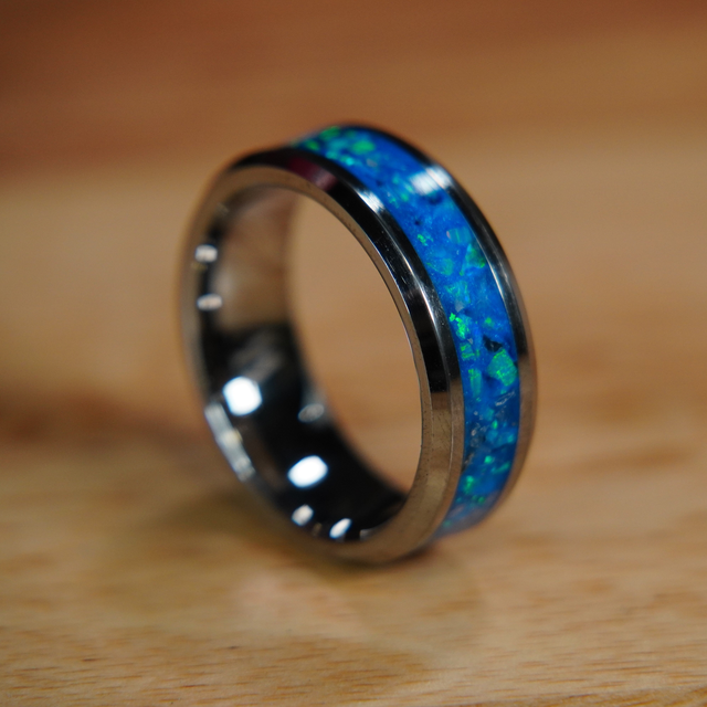 The Winter's Howl | Tungsten Glowstone Cremation Ring with Ashes