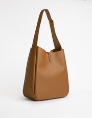Le 5 À 7 Supple Grained Leather Shoulder Bag