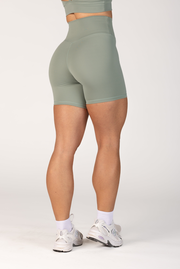 CASSEY Sweeney Short : 6"