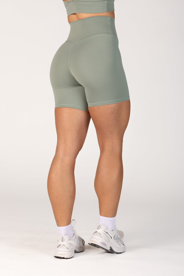 CASSEY Sweeney Short : 6"