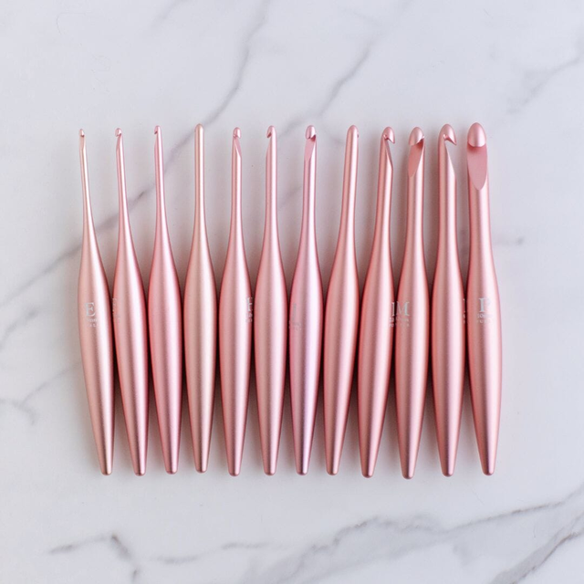 Blush Streamline Metal Crochet Hooks