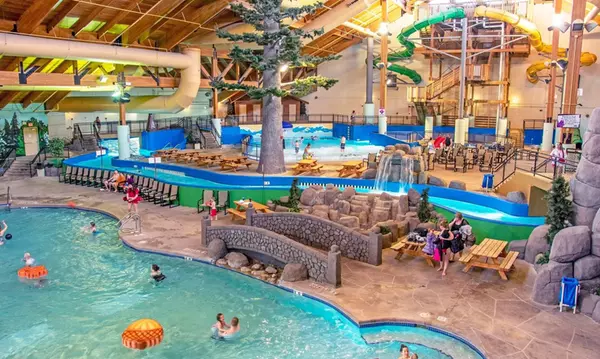 Up to 28% Off on Waterpark at H2Oooohh Indoor Waterpark at Split Rock Resort