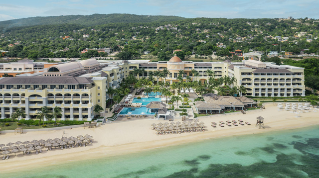 All-Inclusive Day Pass with Spa in Jamaica