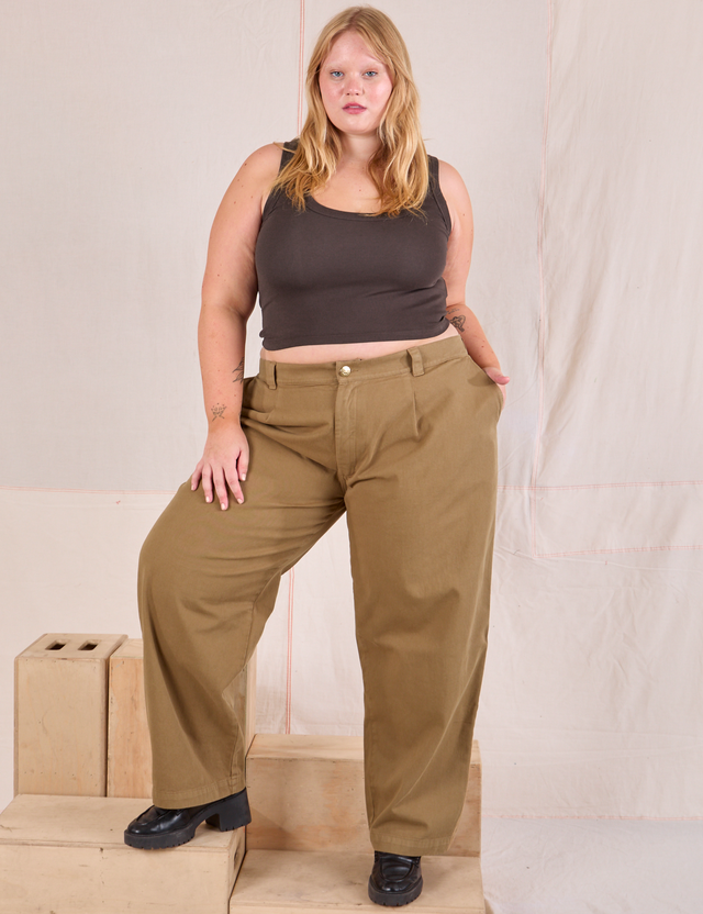 Mid-Rise Pleated Trousers - Desert Brown