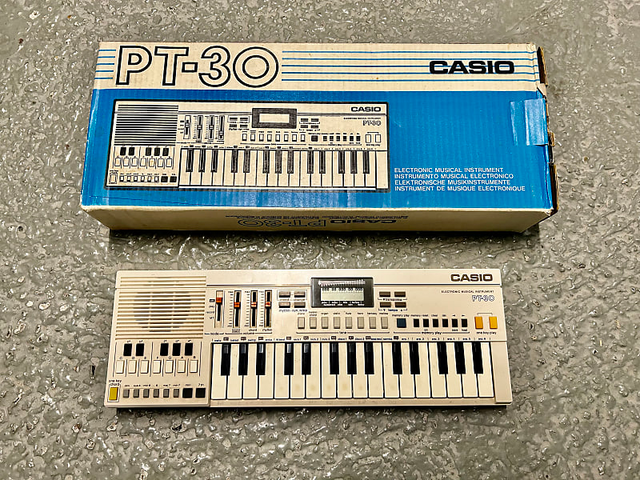 Fender Jimi Hendrix Voodoo Child Straight / Angle Coiled Instrument Cable - 30' | Reverb