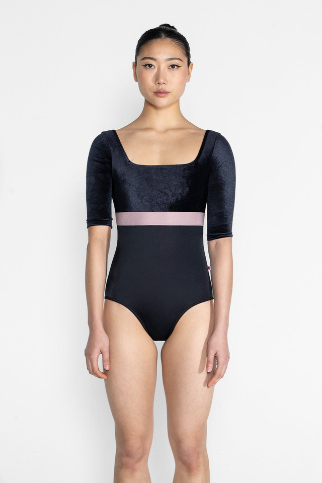 Marieke-Variation-1 T-Black