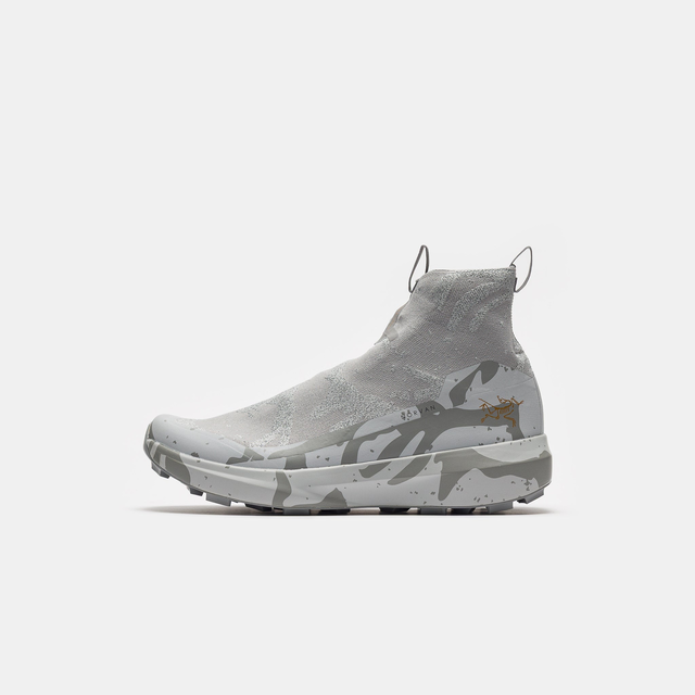 Norvan 4 Nivalis Grotto Sneaker in Dark Solitude/Dark Solitude