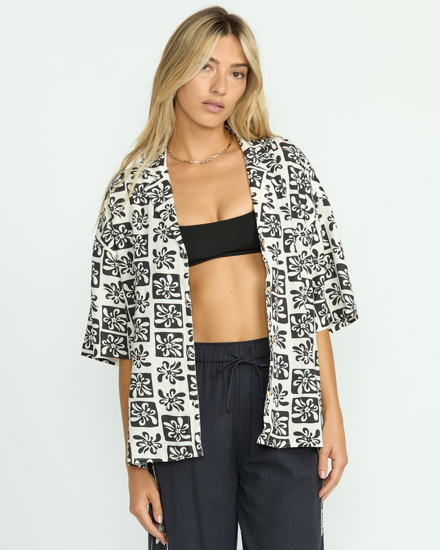 Beach Side Printed Short Sleeve Shirt - Black Sands