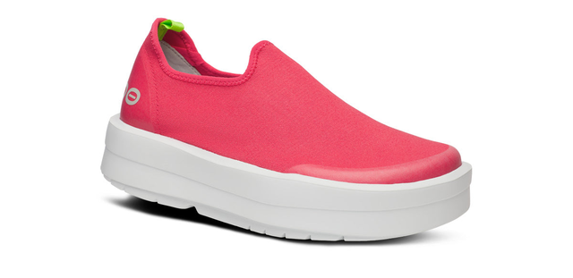 Women's OOmega eeZee Low Shoe - Neon Berry