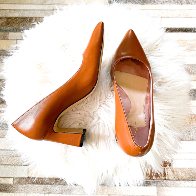 Courageous Caramel Leather Block Heel Pump