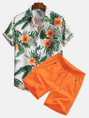 Camisa de botones con estampado tropical y pantalones cortos de baño