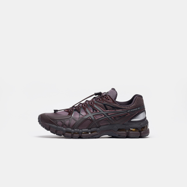 UNAFFECTED Gel-Kayano 20 Sneaker in Dark Cherry/Black