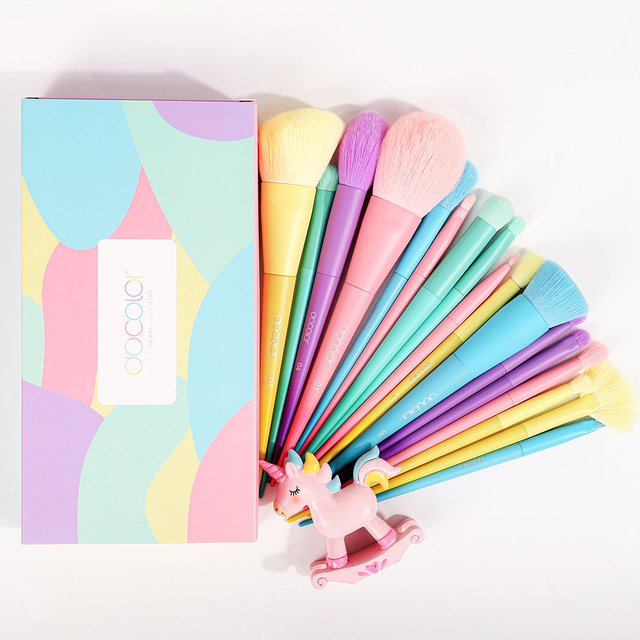 Dreaming of Unicorns - 17 Piece of Makeup Brush Set
