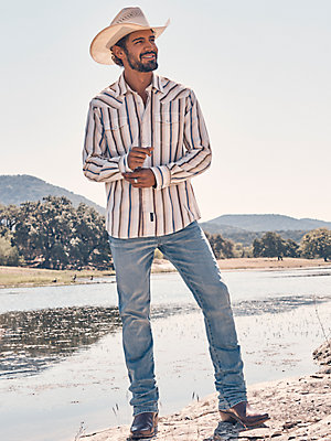 Men's Wrangler Retro® Slim Fit Bootcut Jean in Charles