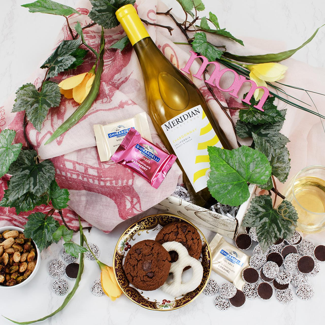 Mom's Day Chardonnay Wine Gift Box