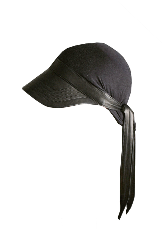 LEATHER TIE CAP IN BLACK