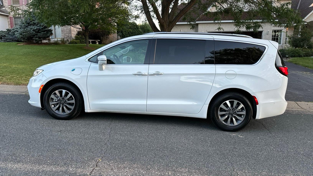 Chrysler Pacifica 2022 rental in Eagan, MN by Bari K. | Turo