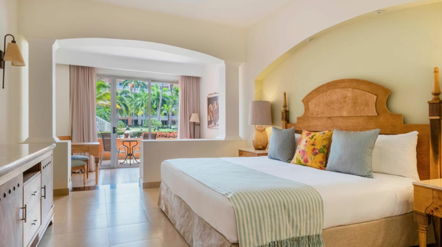 All-inclusive Day Pass and Day Room for two