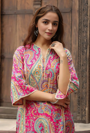 Women's Pink Rayon Printed Straight Kurta