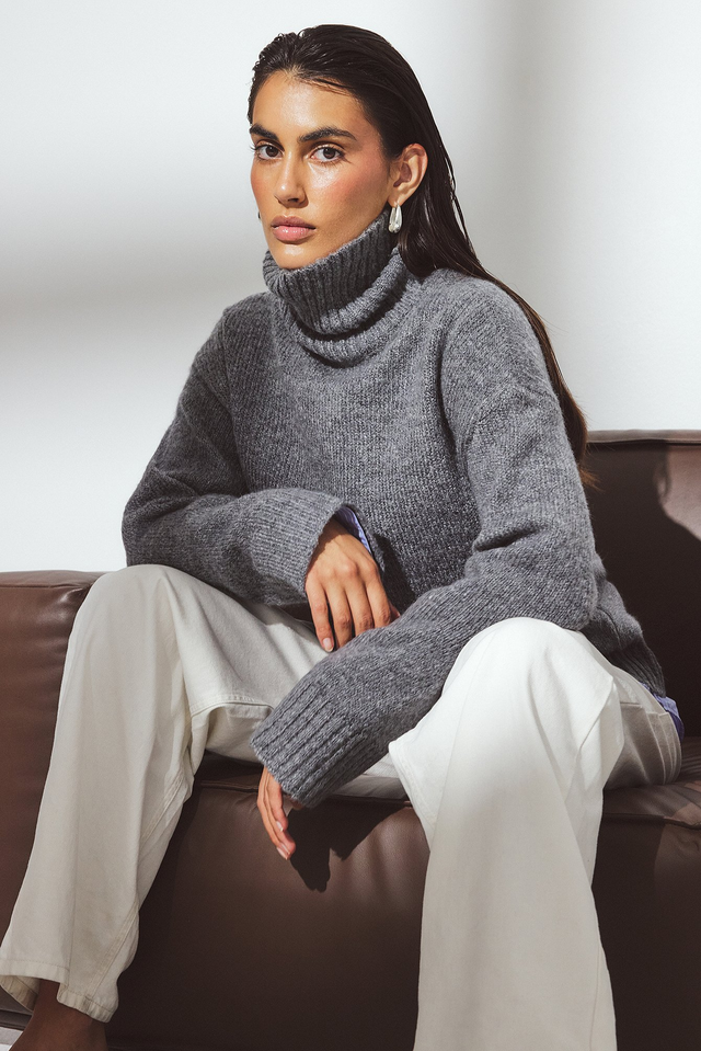 Turtle Neck Wool Blend Knitted Sweater