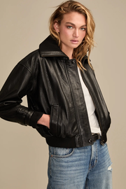EXAGGERATED COLLAR LEATHER JACKET