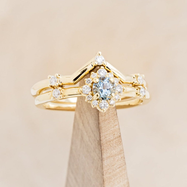 "STARLA" - ROUND CUT ENGAGEMENT RING WITH STARBURST DIAMOND HALO & TRACER