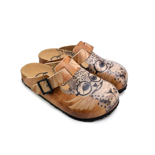 Brown & Tan Buckle-Accent Kitten Glasses Clogs - CAL3410